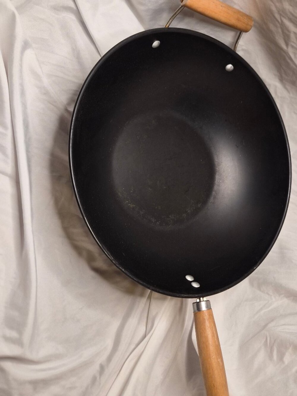 Joyce Chen Pro 14" Cast Iron Wok - Flat Bottom Maple Handle *as is, see photos